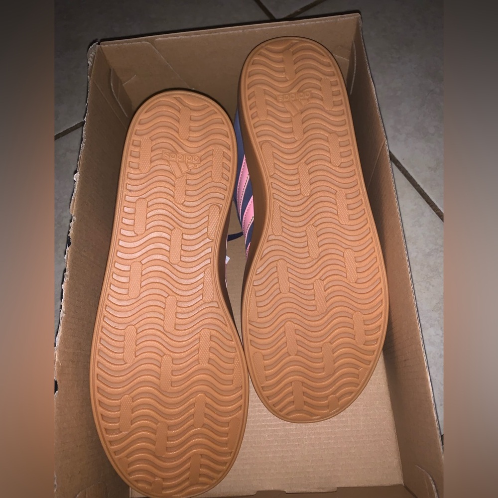 Adidas skateboard Blue Sneakers Pink Stripes Gum sole Big Girl’s size 6 - Picture 5 of 5